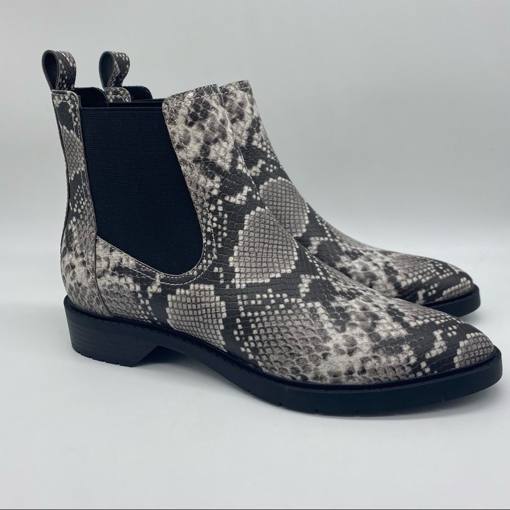 NWOT Treasure & Bond Gabriela Chelsea Boots (brand new)